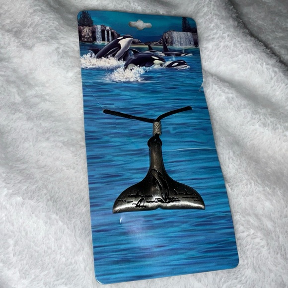 COPY - SEAWORLD WHALE TAIL NECKLACE WITH CORD BRAND NEW - Picture 1 of 15